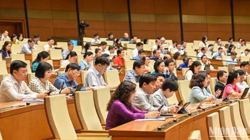 Các đại biểu Quốc hội làm việc tại hội trường, chiều 13/5/2025. (Ảnh: BÙI GIANG)