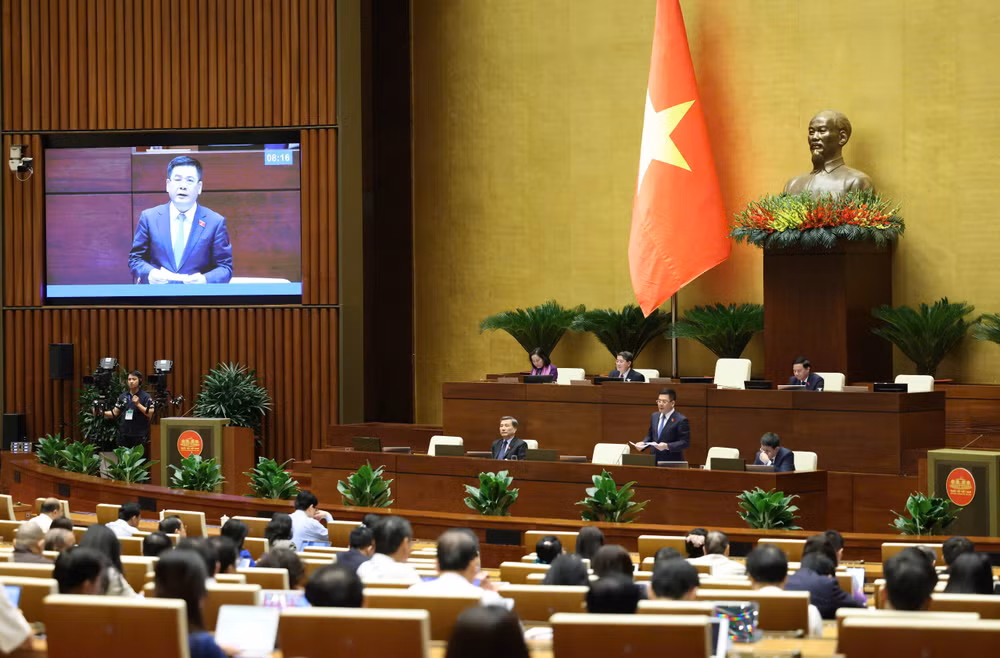 Bộ trưởng Công thương Nguyễn Hồng Diên phát biểu tại phiên họp. (Ảnh: DUY LINH) Bộ trưởng Công thương Nguyễn Hồng Diên phát biểu tại phiên họp. (Ảnh: DUY LINH)