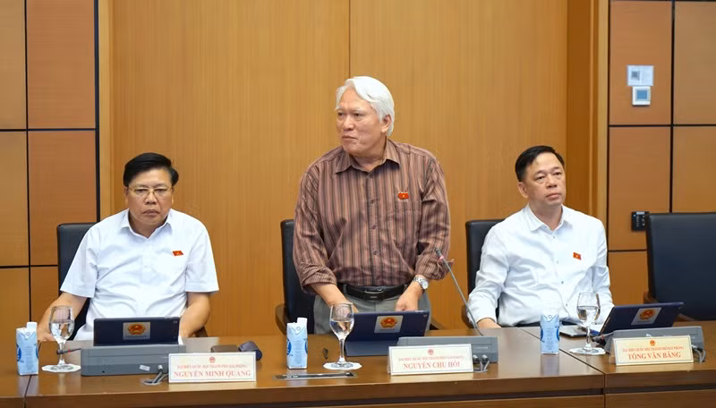 Đại biểu Nguyễn Chu Hồi - Đoàn đại biểu Quốc hội thành phố Hải Phòng phát biểu thảo luận. (Ảnh: TRUNG HƯNG) Đại biểu Nguyễn Chu Hồi - Đoàn đại biểu Quốc hội thành phố Hải Phòng phát biểu thảo luận. (Ảnh: TRUNG HƯNG)