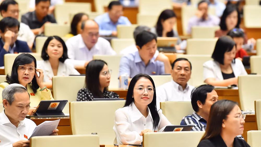 Các đại biểu Quốc hội làm việc tại hội trường sáng 30/5. (Ảnh: THỦY NGUYÊN)