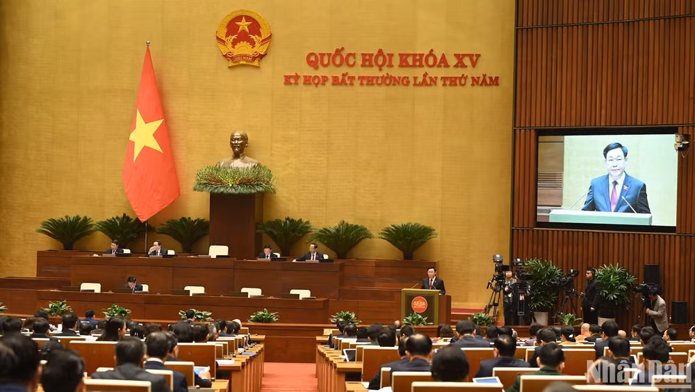 Chủ tịch Quốc hội Vương Đình Huệ phát biểu khai mạc Kỳ họp bất thường lần thứ 5, Quốc hội khoá XV. (Ảnh: DUY LINH)