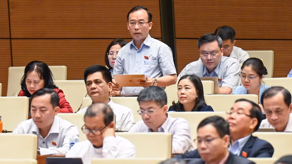 Đại biểu Trần Văn Tuấn-Đoàn đại biểu Quốc hội tỉnh Bắc Giang phát biểu. (Ảnh: DUY LINH) 