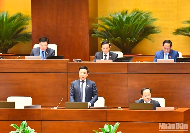 Bộ trưởng Nguyễn Văn Thắng trả lời chất vấn của các đại biểu Quốc hội. (Ảnh: ĐĂNG KHOA) Bộ trưởng Nguyễn Văn Thắng trả lời chất vấn của các đại biểu Quốc hội. (Ảnh: ĐĂNG KHOA)