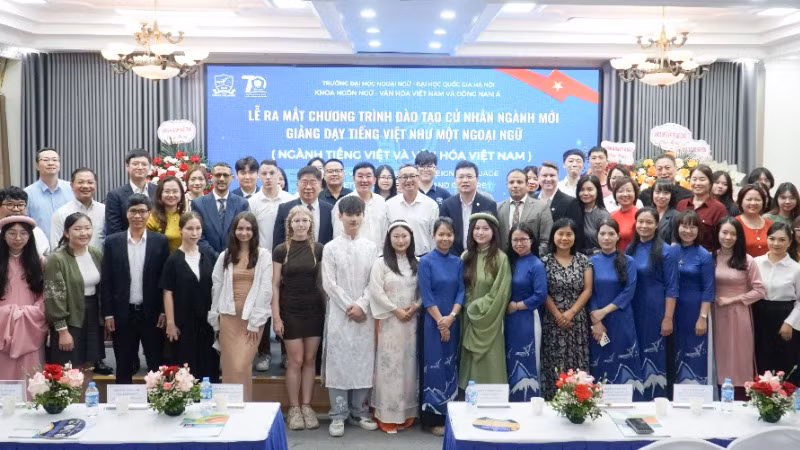 Sự ra đời của chương trình cử nhân Giảng dạy tiếng Việt như một ngoại ngữ tại Trường Đại học Ngoại ngữ-Đại học Quốc gia Hà Nội góp phần lan tỏa tiếng Việt ra thế giới bằng phương pháp chuyên nghiệp, bài bản, và hiện đại.