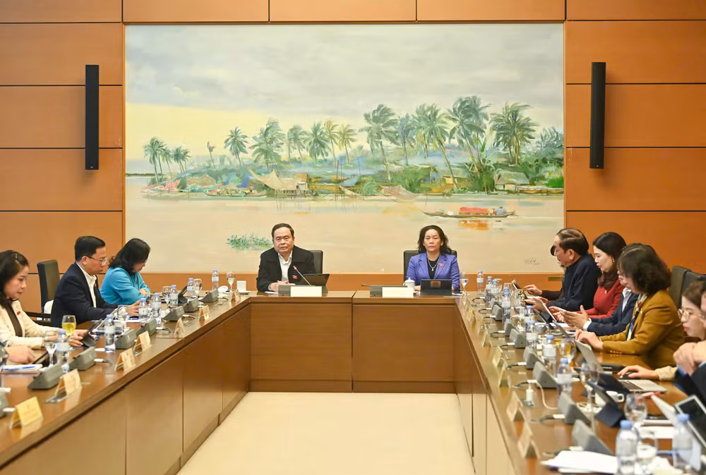 Quang cảnh phiên thảo luận tại Tổ 13. (Ảnh: DUY LINH) Quang cảnh phiên thảo luận tại Tổ 13. (Ảnh: DUY LINH)
