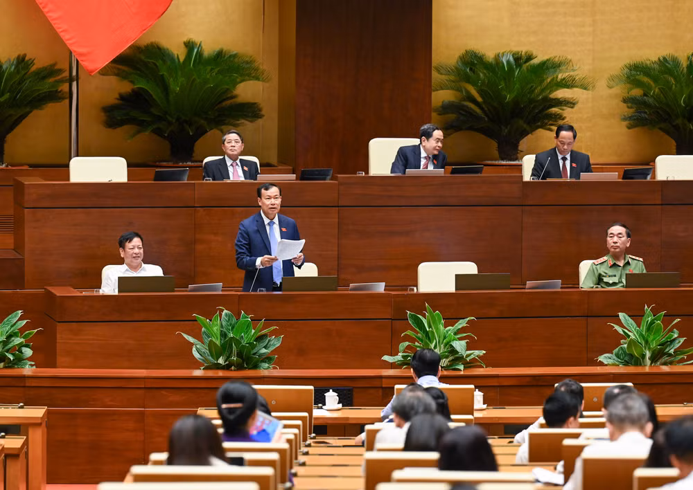 Chủ nhiệm Ủy ban Quốc phòng và An ninh của Quốc hội Lê Tấn Tới phát biểu giải trình, làm rõ một số vấn đề đại biểu Quốc hội nêu. (Ảnh: DUY LINH)