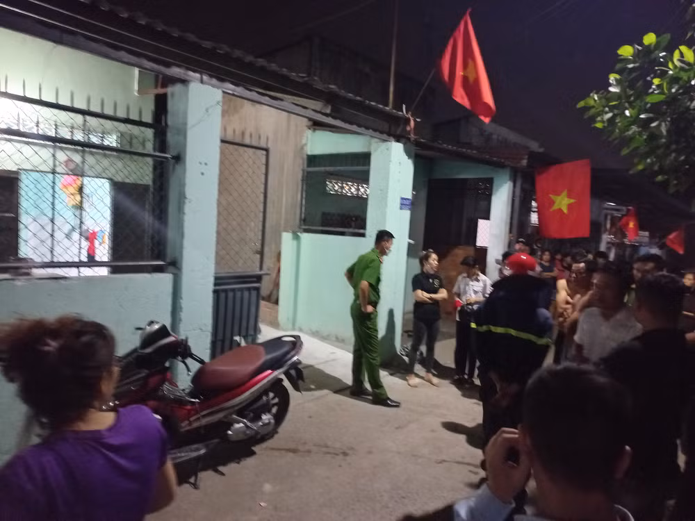 Hiện trường bên ngoài căn nhà anh Thìn thuê.