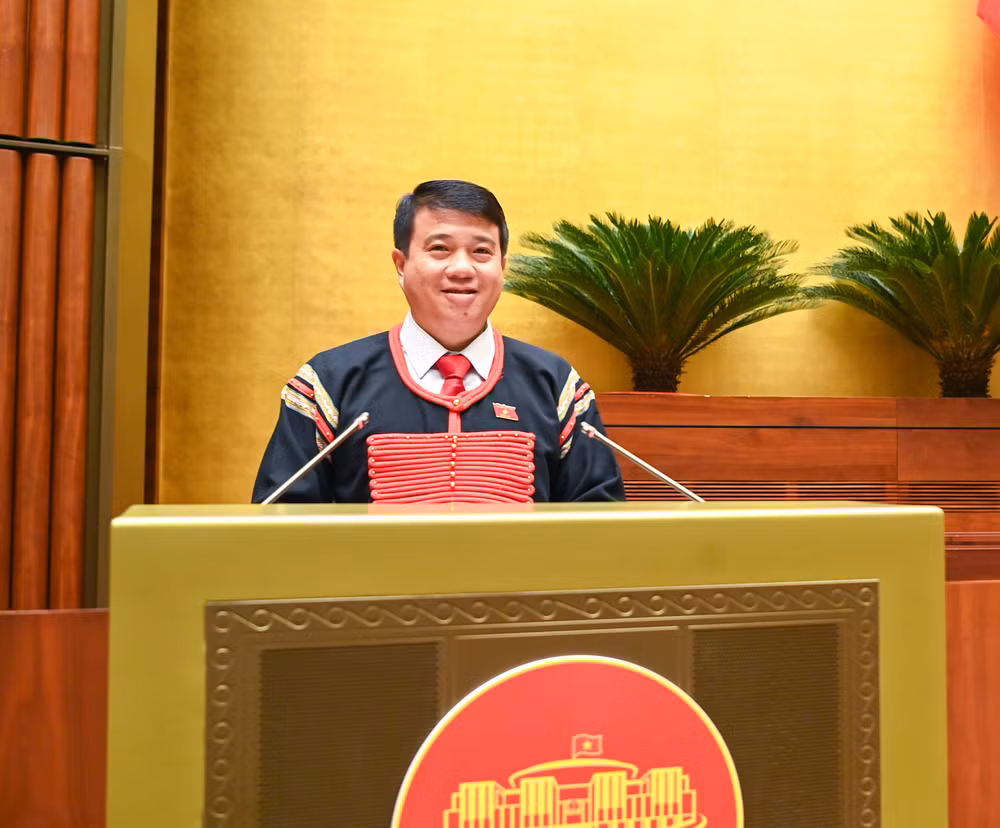 Chủ tịch Hội đồng Dân tộc Y Thanh Hà Niê Kđăm Báo cáo tiếp thu, giải trình và chỉnh lý dự thảo Nghị quyết giám sát chuyên đề việc triển khai thực hiện các Nghị quyết của Quốc hội về các chương trình mục tiêu quốc gia. (Ảnh: DUY LINH) Chủ tịch Hội đồng Dân tộc Y Thanh Hà Niê Kđăm Báo cáo tiếp thu, giải trình và chỉnh lý dự thảo Nghị quyết giám sát chuyên đề việc triển khai thực hiện các Nghị quyết của Quốc hội về các chương trình mục tiêu quốc gia. (Ảnh: DUY LINH)