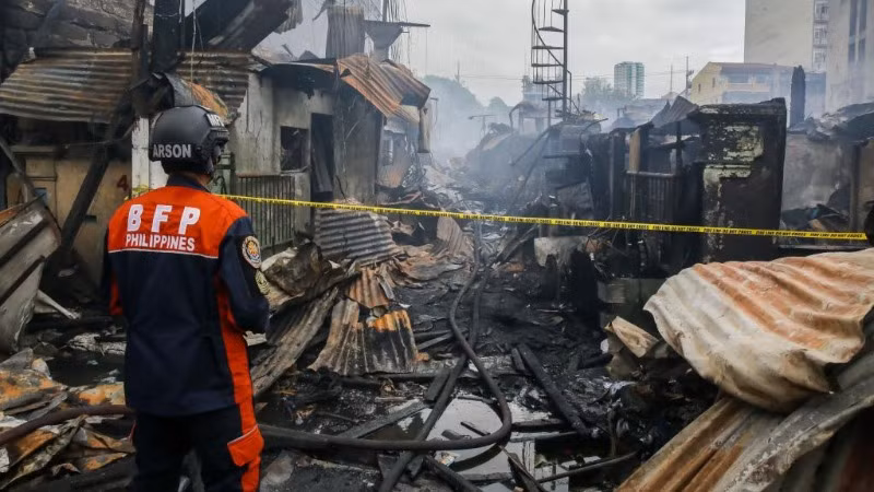 Vụ hỏa hoạn tại một khu dân cư ở Manila, Philippines, ngày 29/12/2022. (Ảnh minh họa: Xinhua) 