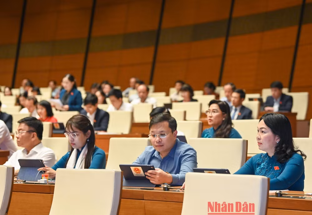Các đại biểu Quốc hội dự phiên họp sáng 28/10. (Ảnh: DUY LINH)