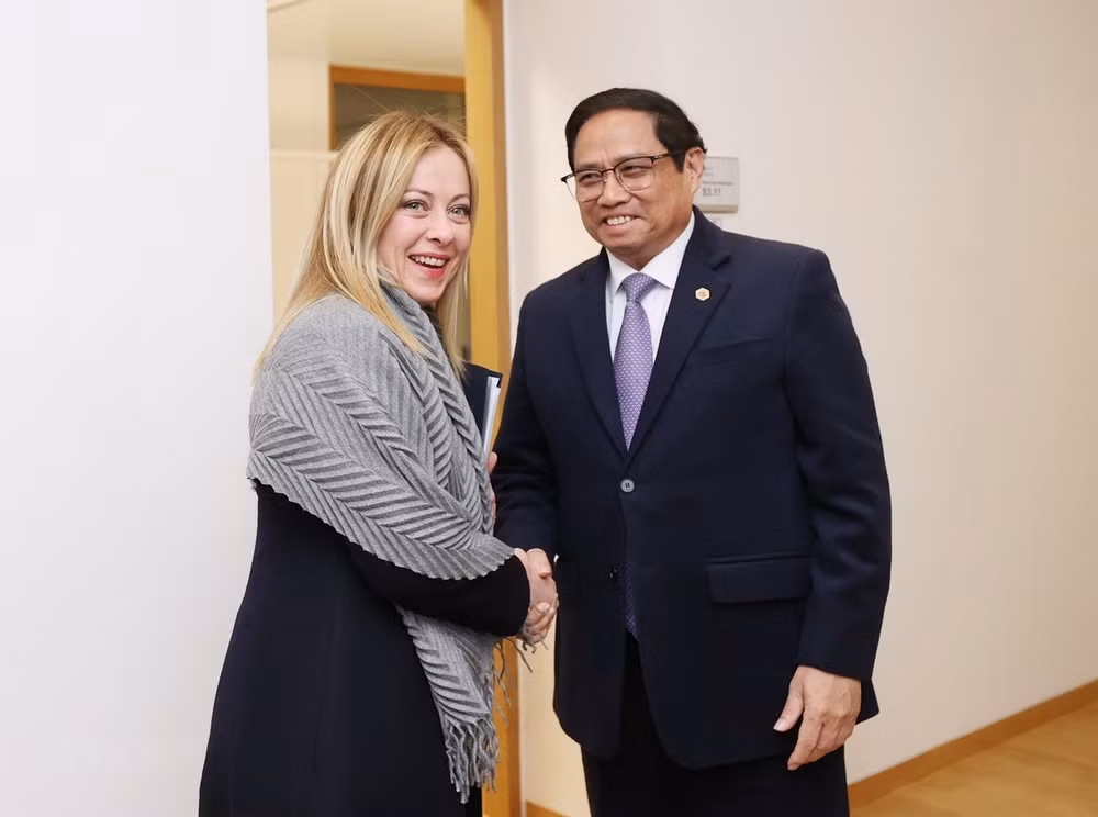Thủ tướng Phạm Minh Chính gặp Thủ tướng Italia Giorgia Meloni. (Ảnh: TTXVN) Thủ tướng Phạm Minh Chính gặp Thủ tướng Italia Giorgia Meloni. (Ảnh: TTXVN)