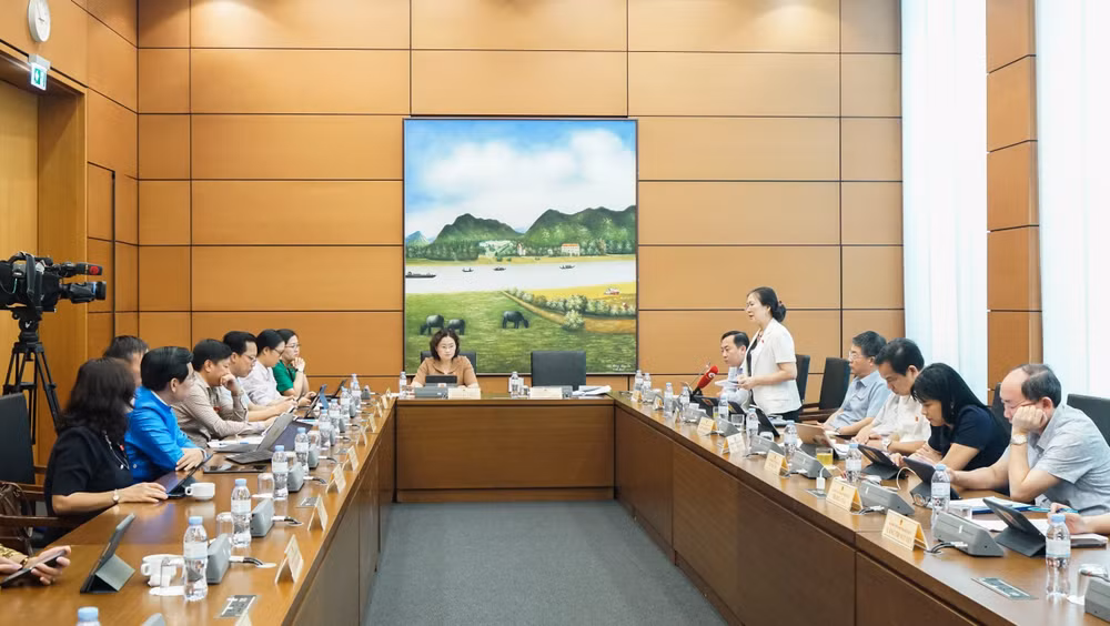 Quang cảnh phiên thảo luận tại Tổ 8, chiều 8/6. (Ảnh: TRUNG HƯNG)