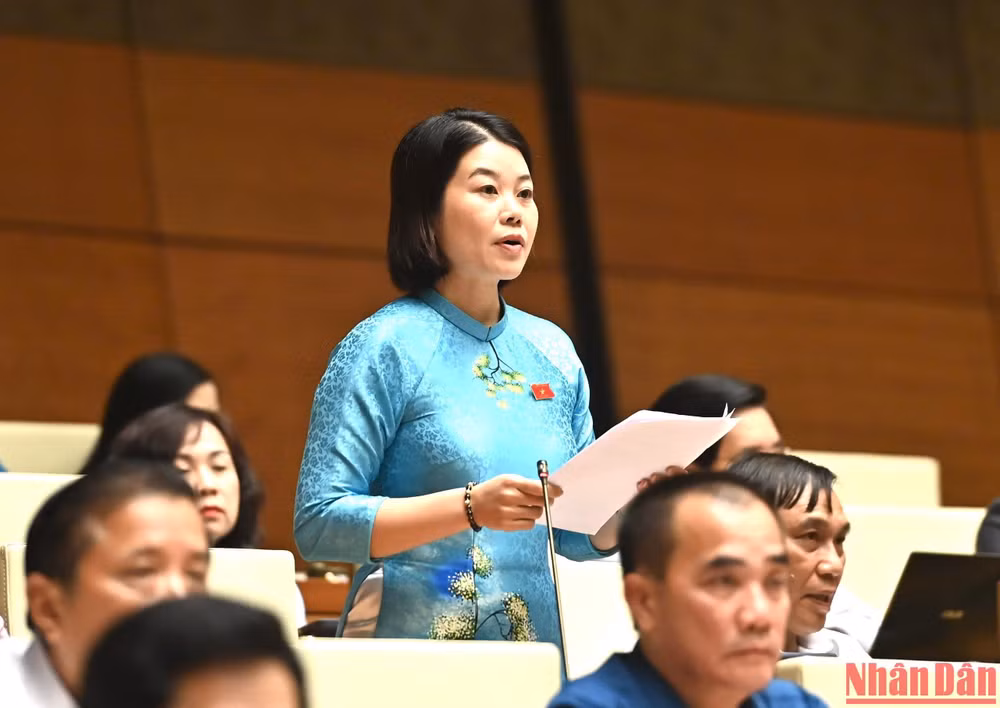 Đại biểu Nguyễn Thị Huế - Đoàn đại biểu Quốc hội tỉnh Bắc Kạn. (Ảnh: ĐĂNG KHOA)