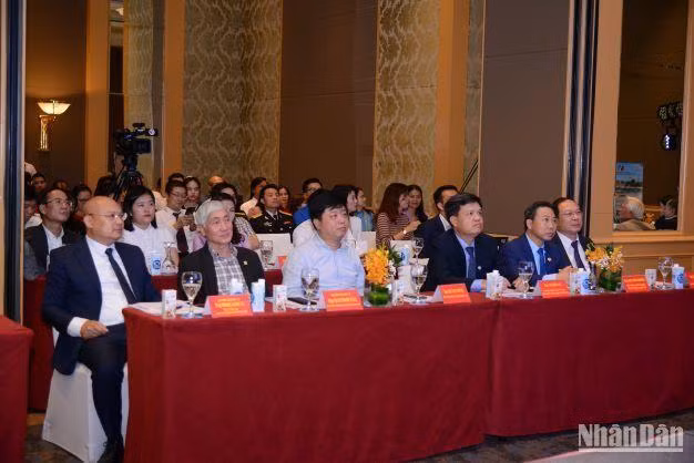 Các đại biểu tham dự lễ trao giải.