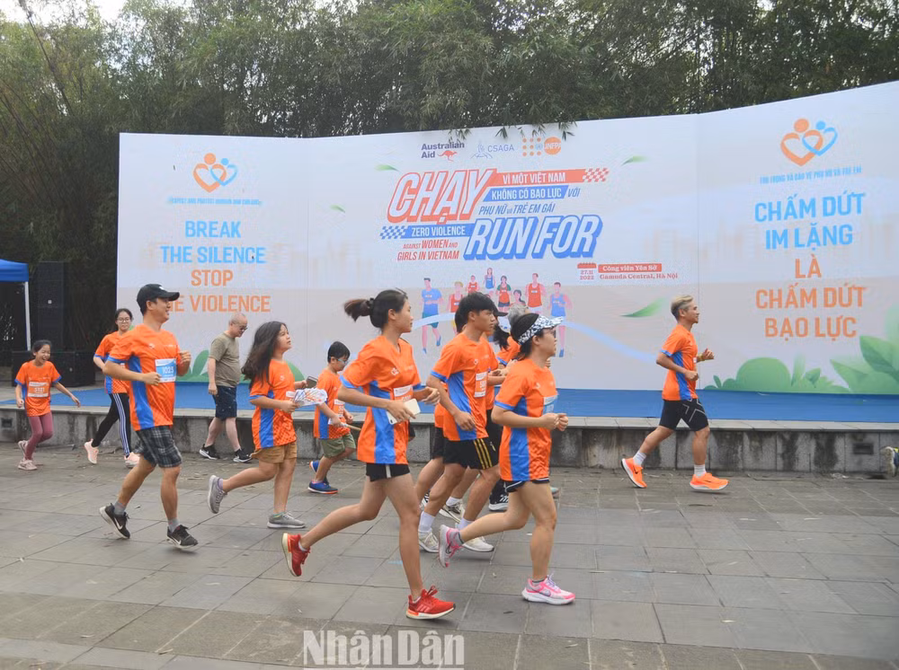 Chạy để lan tỏa thông điệp nói “Không” với bạo lực đối với phụ nữ và trẻ em gái