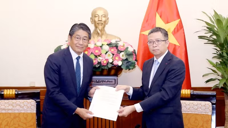Thứ trưởng Ngoại giao Phạm Thanh Bình tiếp Đại sứ Nhật Bản tại Việt Nam trao điện thăm hỏi của Thủ tướng Nhật Bản gửi Thủ tướng Chính phủ Phạm Minh Chính.