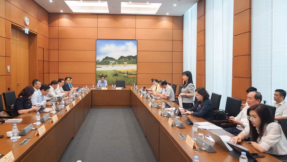 Đại biểu Tạ Thị Yên (Điện Biên) phát biểu thảo luận tại Tổ 8. (Ảnh: TRUNG HƯNG) Đại biểu Tạ Thị Yên (Điện Biên) phát biểu thảo luận tại Tổ 8. (Ảnh: TRUNG HƯNG)