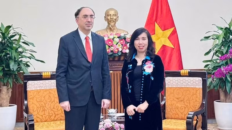 Thứ trưởng Lê Thị Thu Hằng tiếp Đại sứ Cộng hòa Armenia tại Việt Nam Suren Baghdasaryan. 