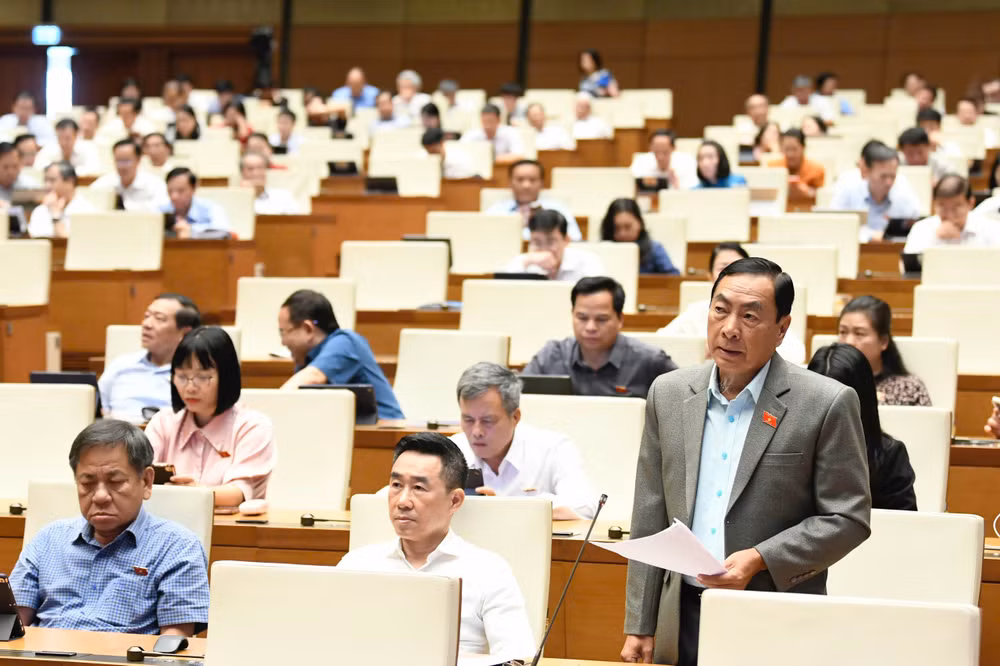 Đại biểu Phạm Văn Hòa (Đoàn Đồng Tháp) phát biểu. (Ảnh: DUY LINH)