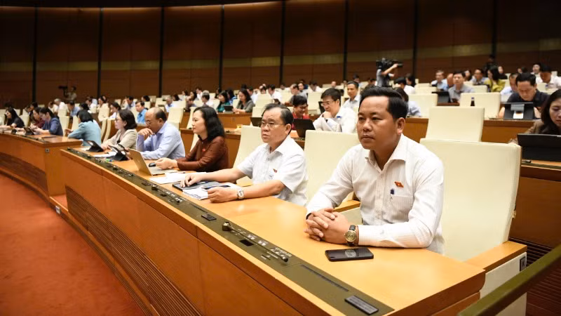Các đại biểu Quốc hội làm việc tại hội trường. (Ảnh: DUY LINH) Các đại biểu Quốc hội làm việc tại hội trường. (Ảnh: DUY LINH)