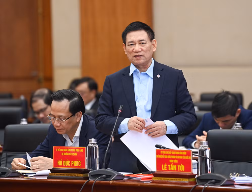 Bộ trưởng Tài chính Hồ Đức Phớc phát biểu tại buổi làm việc.