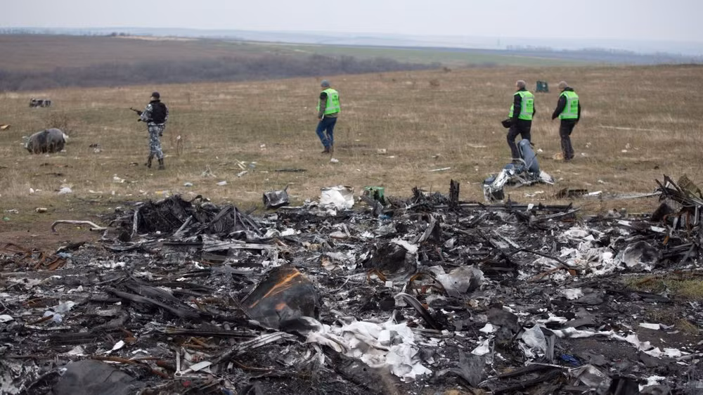 Hiện trường vụ rơi máy bay MH17 của hãng hàng không Malaysia Airlines ở miền đông Ukraine, ngày 11/11/2014. (Ảnh: AFP/TTXVN)