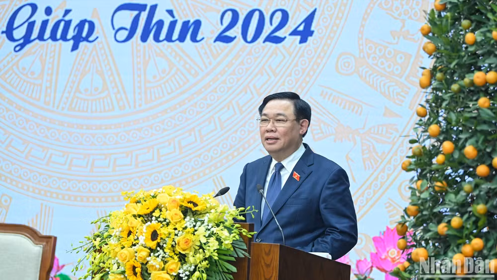Chủ tịch Quốc hội Vương Đình Huệ phát biểu tại buổi làm việc. (Ảnh: DUY LINH)