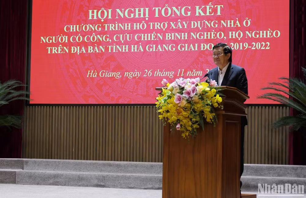 Nguyên Chủ tịch nước Trương Tấn Sang phát biểu tại hội nghị. Nguyên Chủ tịch nước Trương Tấn Sang phát biểu tại hội nghị.