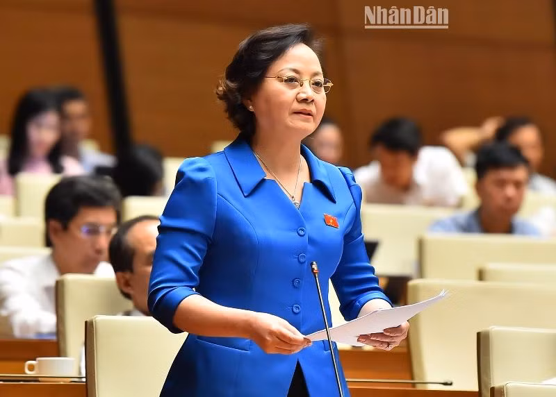 Bộ trưởng Nội vụ Phạm Thị Thanh Trà giải trình, làm rõ một số vấn đề đại biểu Quốc hội nêu tại phiên thảo luận chiều 31/5. (Ảnh: THỦY NGUYÊN) Bộ trưởng Nội vụ Phạm Thị Thanh Trà giải trình, làm rõ một số vấn đề đại biểu Quốc hội nêu tại phiên thảo luận chiều 31/5. (Ảnh: THỦY NGUYÊN)