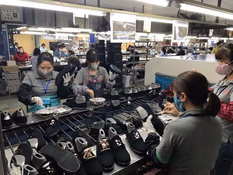 Cần nâng cao tỷ lệ nội địa hóa nguyên liệu da giày. Cần nâng cao tỷ lệ nội địa hóa nguyên liệu da giày.