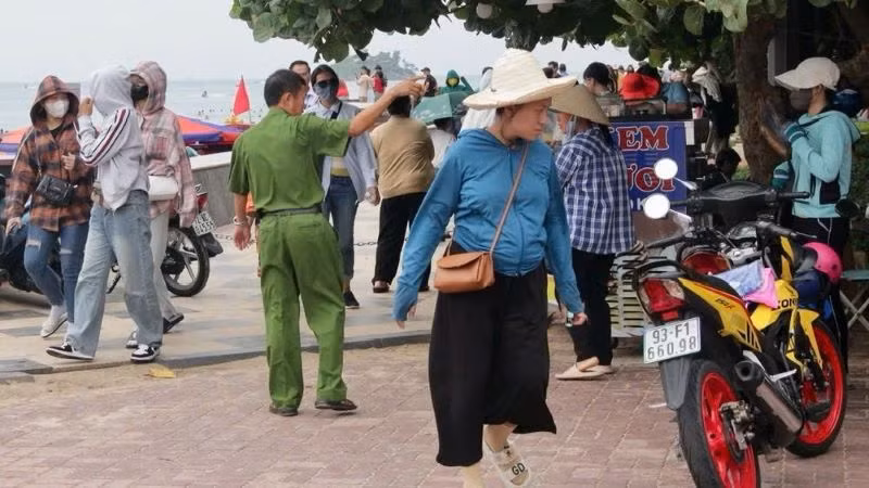 Tập trung lực lượng tuần tra để bảo đảm tình hình an ninh trật tự cho du khách.