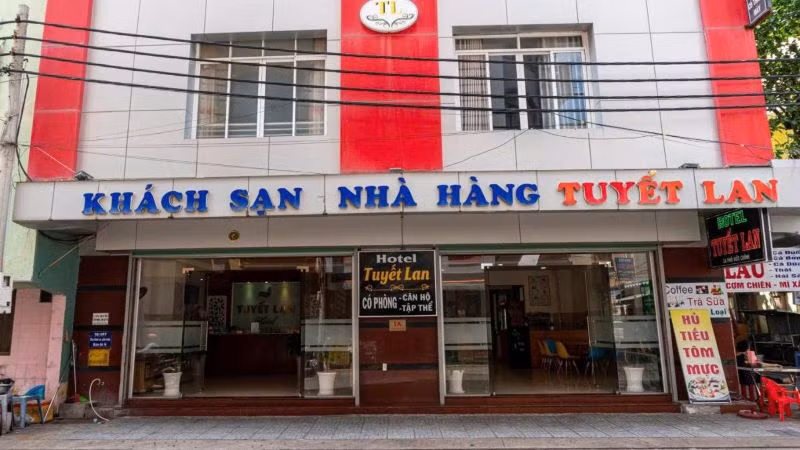Khách sạn nhà hàng Tuyết Lan (địa chỉ số 1A, đường Phó Đức Chính, phường Thắng Tam, thành phố Vũng Tàu). Khách sạn nhà hàng Tuyết Lan (địa chỉ số 1A, đường Phó Đức Chính, phường Thắng Tam, thành phố Vũng Tàu).