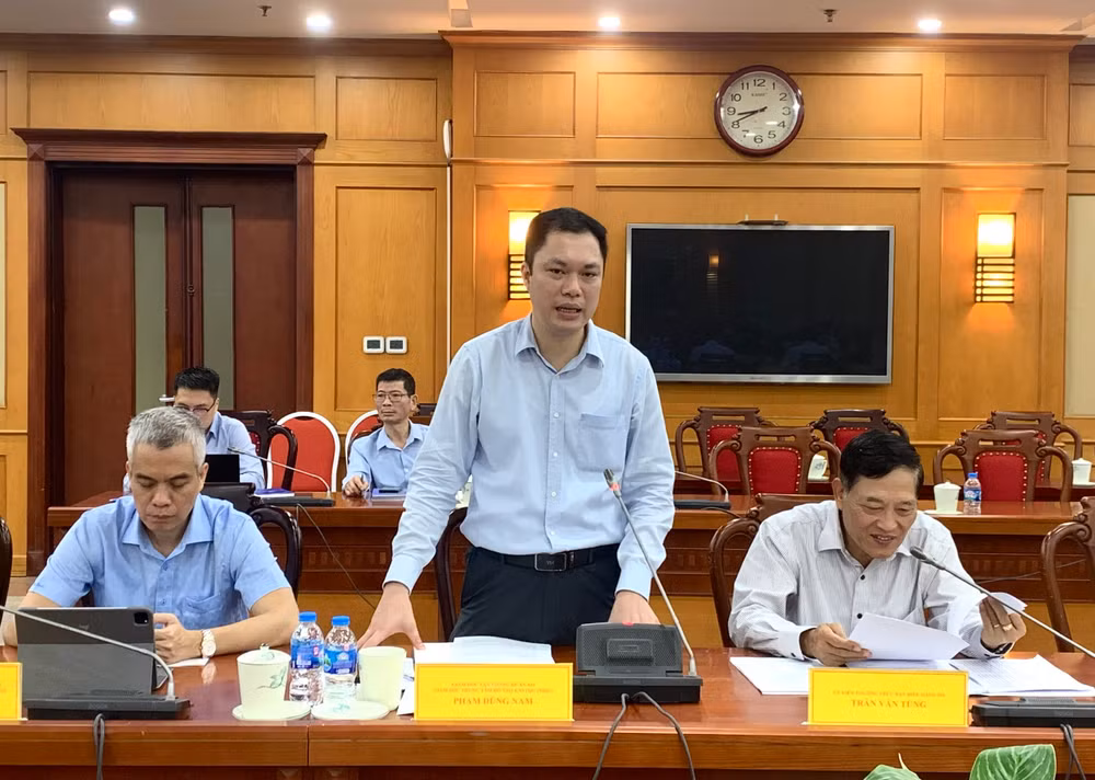 Ông Phạm Dũng Nam, Giám đốc Văn phòng Đề án 844 báo cáo kết quả hoạt động hỗ trợ khởi nghiệp sáng tạo tại buổi họp. Ông Phạm Dũng Nam, Giám đốc Văn phòng Đề án 844 báo cáo kết quả hoạt động hỗ trợ khởi nghiệp sáng tạo tại buổi họp.