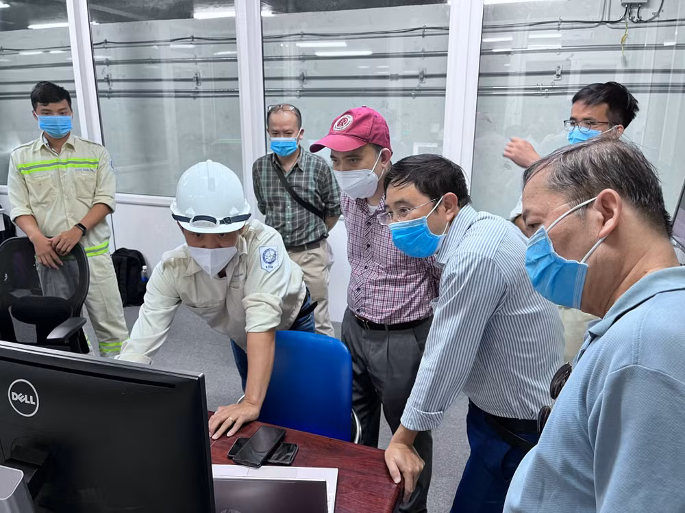 Các nhà khoa học của Viện Vật lý địa cầu khảo sát, đánh giá hoạt động động đất tại huyện Kong Plong, tỉnh Kon Tum Các nhà khoa học của Viện Vật lý địa cầu khảo sát, đánh giá hoạt động động đất tại huyện Kong Plong, tỉnh Kon Tum