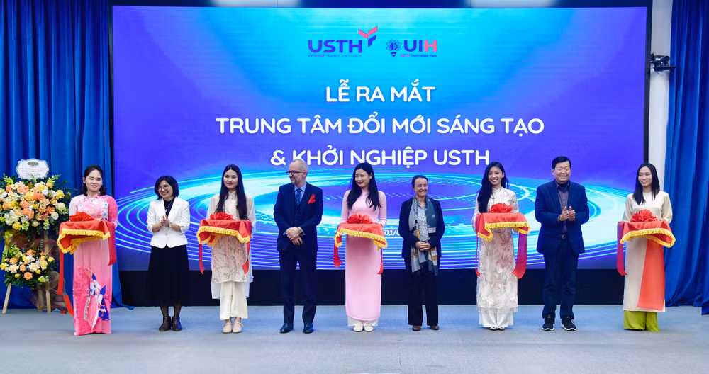 Lễ ra mắt Trung tâm Đổi mới sáng tạo và Khởi nghiệp Trường đại học Khoa học và Công nghệ Hà Nội.