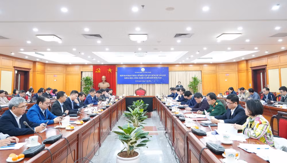 Toàn cảnh Phiên họp Ban soạn thảo, Tổ biên tập về Luật Khoa học, công nghệ và đổi mới sáng tạo. Toàn cảnh Phiên họp Ban soạn thảo, Tổ biên tập về Luật Khoa học, công nghệ và đổi mới sáng tạo.