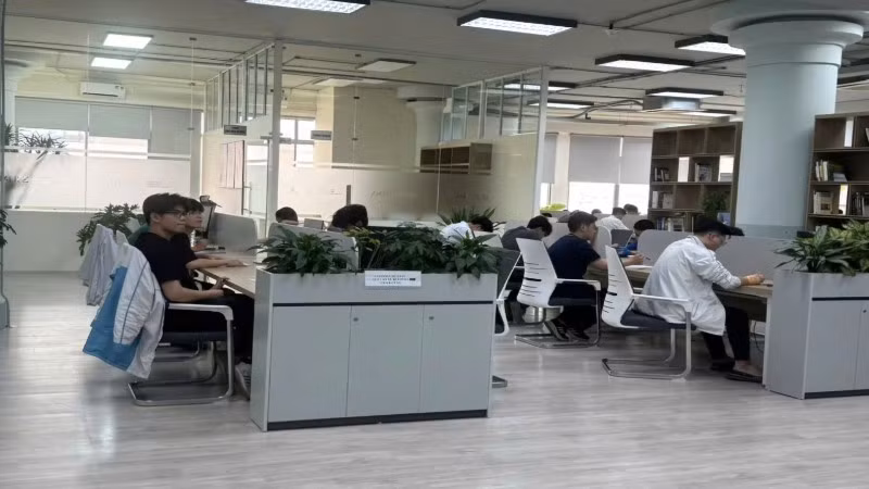 Học sinh tham dự vòng sơ loại tại điểm thi Đại học Bách khoa Hà Nội.