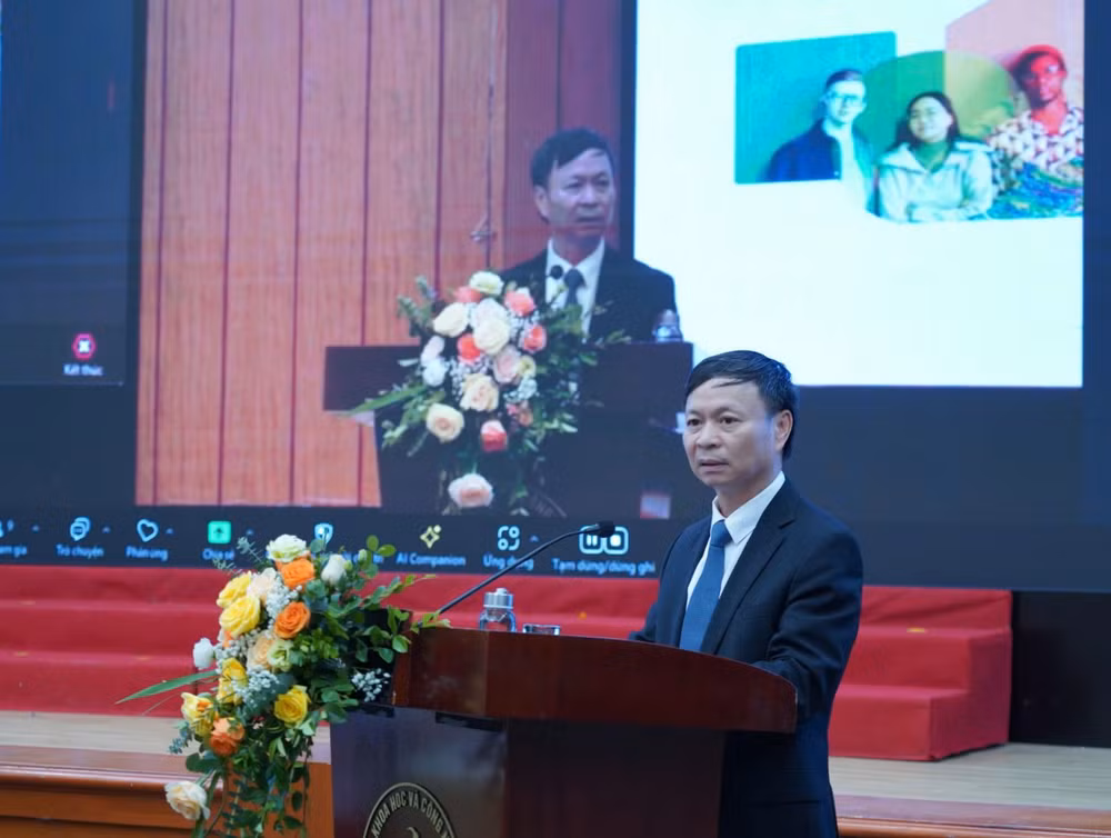 Thứ trưởng Khoa học và Công nghệ Hoàng Minh phát biểu tại hội thảo.