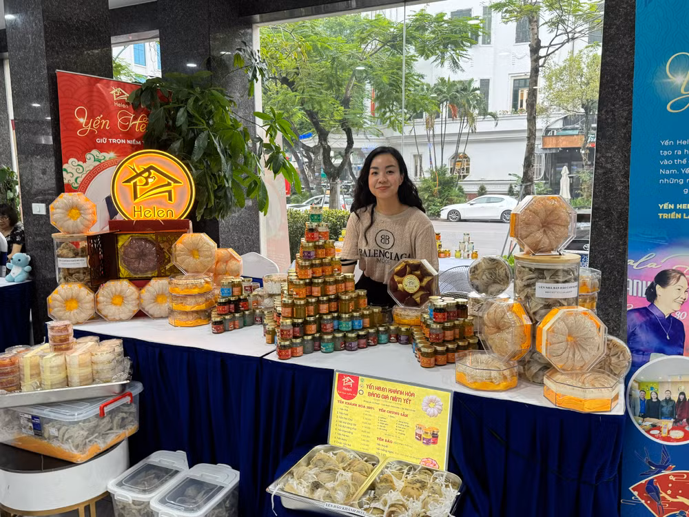 Sản phẩm yến sào trưng bày tại một triển lãm Sản phẩm yến sào trưng bày tại một triển lãm