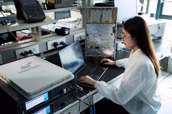 Viettel triển khai thành công trạm thu phát sóng 5G theo tiêu chuẩn Open RAN Viettel triển khai thành công trạm thu phát sóng 5G theo tiêu chuẩn Open RAN