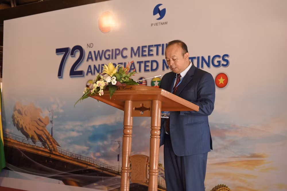 Ông Xaysomphet Norasingh, Chủ tịch Nhóm Công tác về Hợp tác Sở hữu trí tuệ các nước ASEAN phát biểu tại sự kiện. Ông Xaysomphet Norasingh, Chủ tịch Nhóm Công tác về Hợp tác Sở hữu trí tuệ các nước ASEAN phát biểu tại sự kiện.