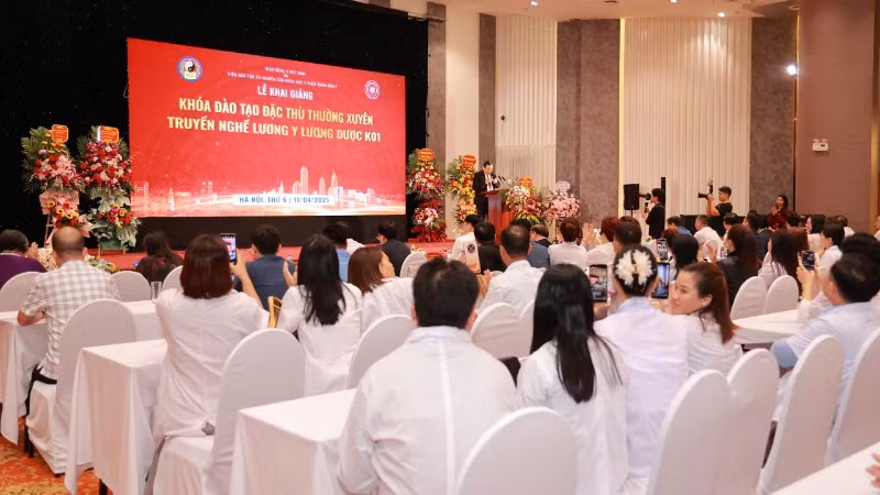 Khai giảng Chương trình đào tạo đặc thù, truyền nghề lương y, lương dược năm 2025.
