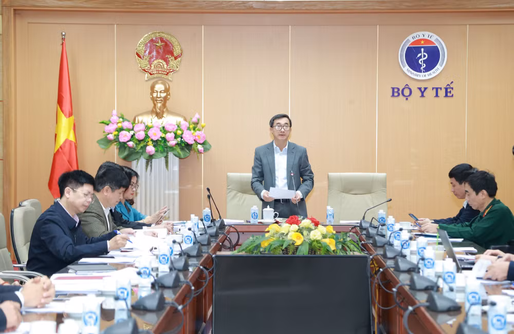 Thứ trưởng Y tế Trần Văn Thuấn phát biểu tại hội nghị.