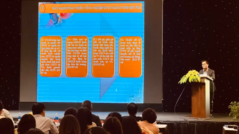 Thạc sĩ Nguyễn Thành Lâm trao đổi về những điểm mới của Luật sửa đổi, bổ sung một số điều của Luật Dược. Thạc sĩ Nguyễn Thành Lâm trao đổi về những điểm mới của Luật sửa đổi, bổ sung một số điều của Luật Dược.