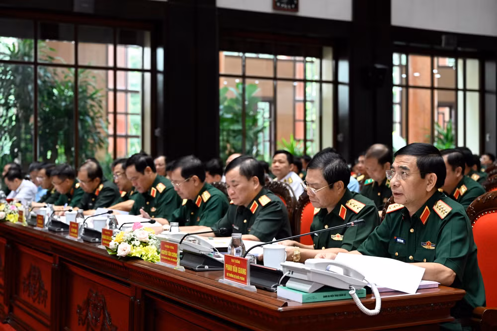 Đại tướng Phan Văn Giang (thứ nhất, bên phải) chủ trì Hội nghị.