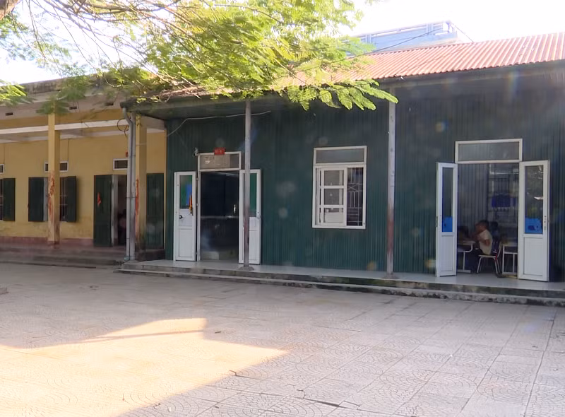 Phòng học tạm ở Trường tiểu học Hải Thanh, thị xã Nghi Sơn.