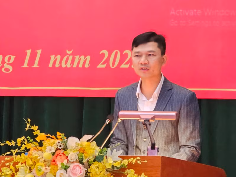Đại diện Tổng Công ty cổ phần Hợp Lực tham luận tại Hội thảo. Đại diện Tổng Công ty cổ phần Hợp Lực tham luận tại Hội thảo.