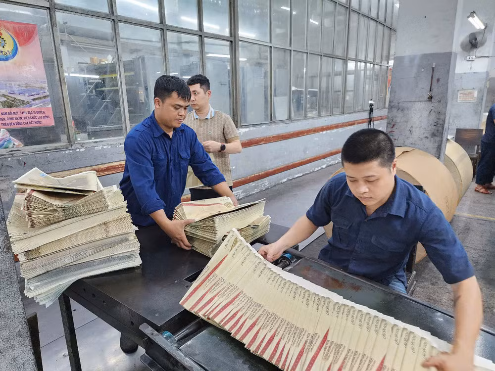 Hàng vạn ấn phẩm phụ san đặc biệt kỷ niệm 50 năm Ngày Giải phóng miền nam, thống nhất đất nước sẵn sàng đến tay bạn đọc