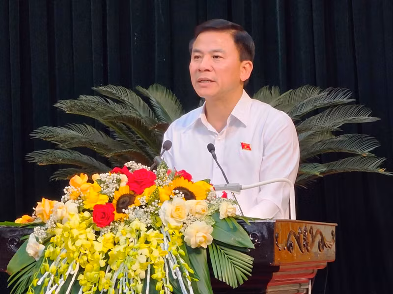 Chủ tịch Hội đồng nhân dân tỉnh Thanh Hóa Đỗ Trọng Hưng kết luận nội dung chất vấn Sở Tài nguyên và Môi trường.