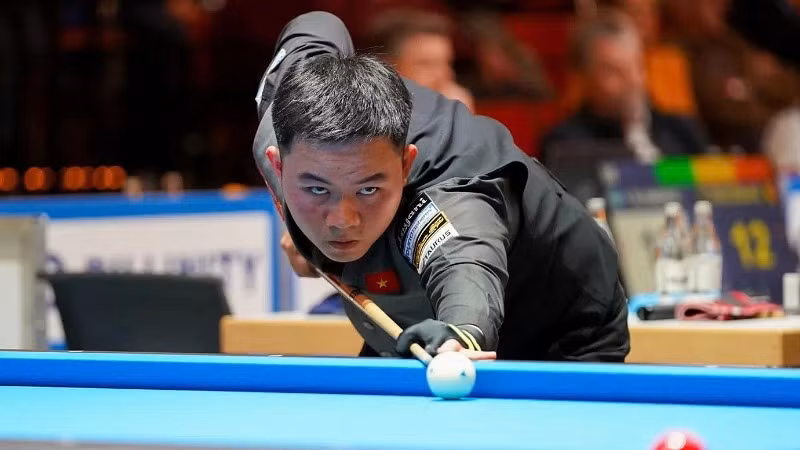Bao Phương Vinh thi đấu tại Giải billard carom 3 băng đồng đội thế giới 2025. (Ảnh: Ton Smilde)